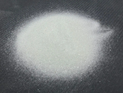 騰博機械磨料——玻璃珠-磨料簡介 騰博系列玻璃珠根據(jù)粒徑范圍、 質(zhì)量百分比不同，大致把玻璃珠分為2種，噴砂機械噴砂和拋光玻璃珠?！ぁぁ?  title=